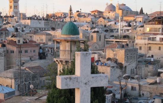 DEBATT: I sommer har debatten rast på Svenska Kyrkans debattsider om hvordan kirken forholder seg til Israelog Palestina. FOTO: Pixabay