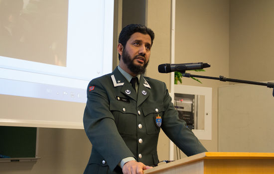SJELESORG: Norges eneste feltimam Najeeb ur Rehman Naz mener mye av kjernen i sjelesorgsarbeid også finnes i den islamske tradisjonen, selv om det ikke har vært en egen institusjon. FOTO: Ingunn Marie Ruud, KPK