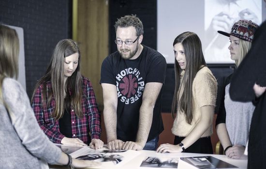 BLIR ENGASJERT: Informasjonskontorene for folkehøgskolen mener folkehøgskoleåret skaper mer samfunnsengasjement blant elevene. ILLUSTRASJONSFOTO: IKF