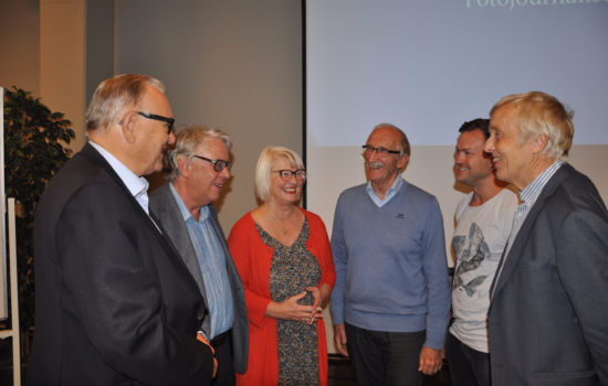 INTRERESSERT I BEDEHUS: Bidragsyterne under seminaret om bedehuset, fra venstre Nils Tore Andersen, Bernt T. Oftestad, Kristin Norseth, Kristian Helland, Erlend Berge og Olaf Aagedal. FOTO: BOE JOHANNES HERMANSEN, KPK