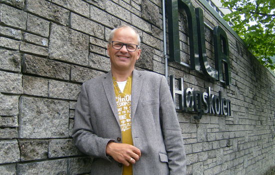 NØGD REKTOR: Rektor ved NLA Høgskolen, Erik Waaler, trur nøgde studentar og fokus på at den enkelte skal bli sett er nokre av grunnane til økte søkjartal på teologistudiane. ARKIVFOTO: Brit Rønningen, ImF Media