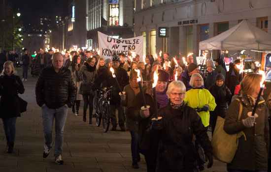 LYSER OPP: Det er sesong for fakkeltog for forfulgte kristne i norske byer. Her fra toget i Oslo i fjor. Arkivfoto: KPK.