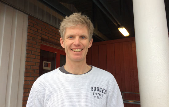 NY LEDER: Andreas Melberg har erfaring både som elev, lærer, inspektør og rektor ved folkehøgskoler. Nå blir han daglig leder for sekretariatet for Noregs Kristelege Folkehøgskolelag (NKF) og Informasjonskontor for kristen folkehøgskole (IKF). FOTO: IKF