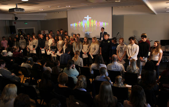 SUKSESS: Baptistenes lederkonferanse har økt antall deltagere hvert år siden de slo sammen pastorkonferansen og konferansen for barne- og ungdomsledere til en felles konferanse. Her er fra avslutning av lederkurset Basic under konferansen i fjor. FOTO: Baptistsamfunnet