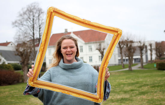 ELSKER GAMLE TING: Ina Kjøstvedt skal lede gjenbruksarbeidet til NMS og deres 50 butikker. – Jeg elsker gamle ting, sier hun. FOTO: NMS Gjenbruk