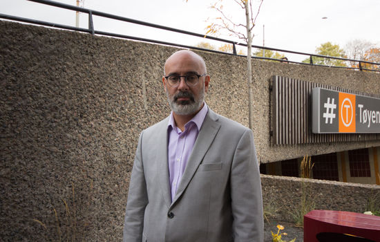 TOLKNING: Baptist-teolog og islam-forsker Martin Accad fra Libanon mener religiøse ledere må ha en felles forståelse for hva religiøs vold er for å kunne bekjempe den. - Man må se at det alltid handler om tolkning og ikke om kjernen i religionen, sier han. FOTO: Ingunn Marie Ruud, KPK