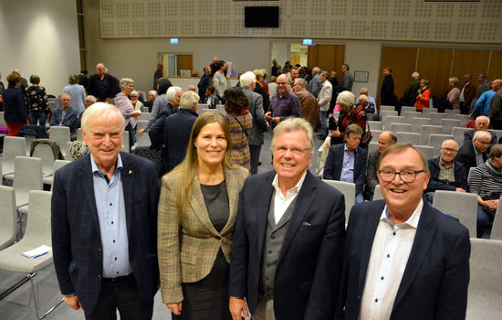 NIANDE GANG: Folk frå heile Sunnmøre i tillegg til Sogn og Fjordane og Hordaland kom til Herøy Frikyrkje, for å vere med på det niande Hauge-seminaret i rekka. F.v. Per Sævik, Linda Helen Haukland, Alv Magnus og Per-Arne Lillebø. Arrangørane lovar ei ekstra satsing på seminaret til 10-årsjubileet neste år. FOTO: Hauge-seminaret