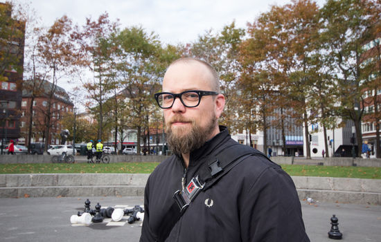 TROSPRAKSIS OG HJERNETRIM: Areopagos-prest Stian Kilde Aarebrot henter støtte fra hjerneforskning når han i sin nye bok skriver om hvordan handling påvirker oss som troende. FOTO: Ingunn Marie Ruud, KPK
