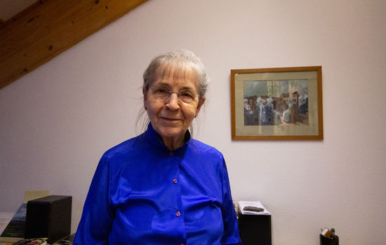 PASIFIST: Marit Kromberg mottar Ikkevoldsprisen på vegne av Kvekersamfunnet og Kvekerhjelpen. Fredsarbeid og ikkevold er noe kvekerne alltid har arbeidet for, forteller hun. FOTO: Ingunn Marie Ruud, KPK