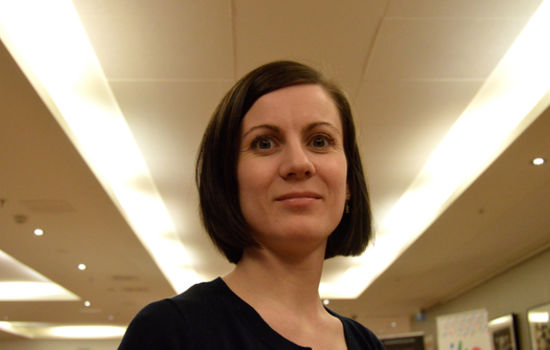 LITURGI: Marie Klakegg Grastveit argumenterer mot srammere rammer for gudstjenesten. – Vi er så mange ulike menigheter som skal nå ut til mange forskjellige mennesker, så vi trenger fleksibilitet, sier hun. Foto: Stein Gudvangen, KPK.