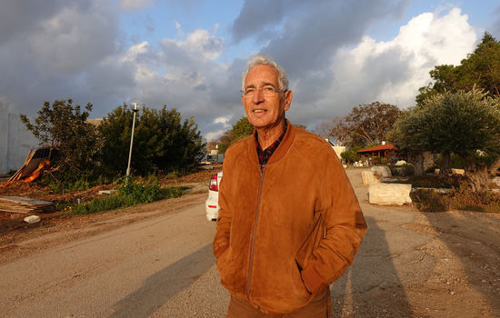 GRENSELAND: Shai Hermesh har levd det meste av sitt liv nær Gaza, og livet i kibbutzen er blitt vanskeligere de siste åra. Foto: Hjelp Jødene Hjem.