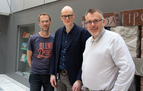 ØKUMENISK: Endre Stene fra NLM, Steinar Ims fra Mellomkirkelig råd og Terje Høyland fra IMI-kirken representerer redaksjonen og mangfoldet i organisasjonene bak ressursdokumentet om konvertitter. FOTO: Ingunn Marie Ruud, KPK