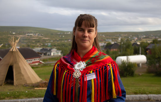 MER FORSKNING: Førsteamanuensis og studiekoordinator for studiet Tro och livstolkning i Sápmi på Samisk høgskole, Lovisa Mienna Sjöberg, ser behov for at det forskes mer på samisk kirkeliv og tro. FOTO: Ingunn Marie Ruud, KPK