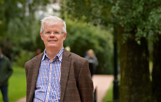 FOR KVINNER: – Jeg vil gjerne ha aktive og engasjerte kvinner i kirken, også kvinnelige teologer, og jeg vil gjerne lytte til dem, sier FBB-formann Knut Alfsvåg. Foto: Stein Gudvangen, KPK.