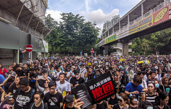 PROTESTSONG: I Hongkong har demonstrantar tatt i bruk salmen «Sing Hallelujah to the Lord» som sin protestsong. FOTO: Studio Incendo/Flickr