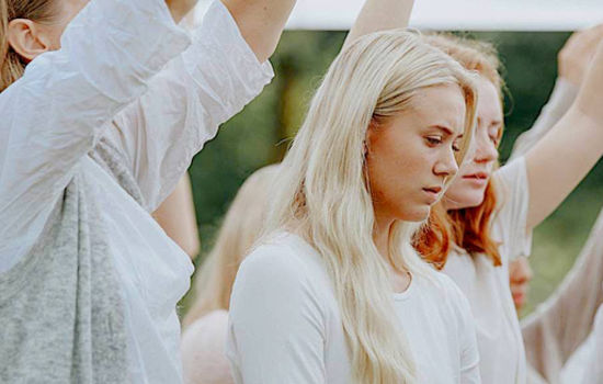 DISCO: Rollefiguren Mirjam, spilt av Josefine Frida Pettersen, havner i en ekstrem sekt etter en personlig krise. Foto fra filmen.