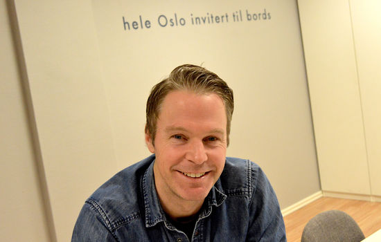 SØKER STILLHETEN: – Jeg tror ikke Gud er begrenset til stillheten, men han er å finne der, sier Jostein Ørum, prest i Storsalen i Oslo. Foto: Stein Gudvangen, KPK.