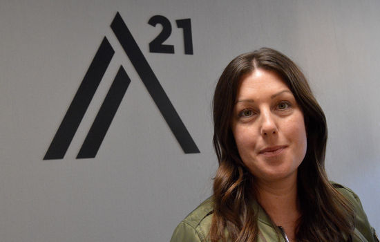 SJOKK: Livet kunne ikke bare gå videre som før etter Lovisa Njord Johanssons møte med en kvinne på hennes egen alder som var blitt tvunget til prostitusjon. Derfor begynte hun å jobbe for A21. Foto: Stein Gudvangen, KPK.