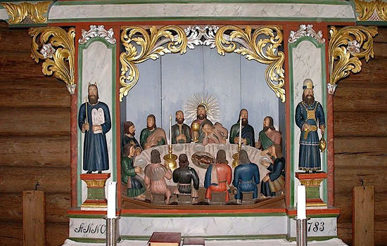 UERSTATTELIG: Blant mange verneverdige gjenstander i Sel kirke er altertavlen som er laget av Eistein Guttormsen Kjørn omkring 1783. Foto: Hideko Bondesen, Wikipedia Commons/www.nordenskirker.dk.