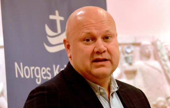 BØNNEDUGNAD: – Det er krisetid, og derfor inviterer kirkene i Norge til en felles nasjonal bønnedag, sier generalsekretær Erhard Hermansen. Foto: Stein Gudvangen, KPK.